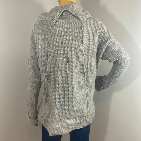 Free People 100% Wool Gray Cowl Neck Sweater Size Small - Picture 5 of 8